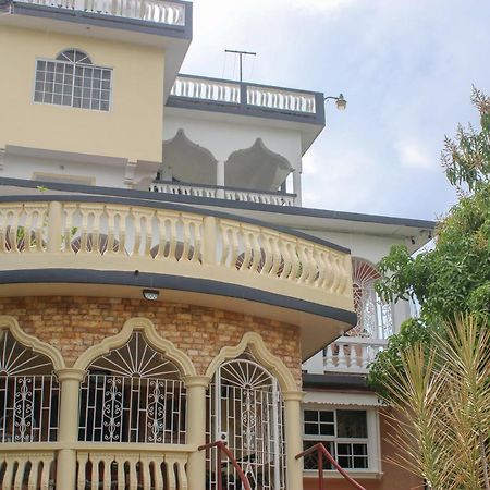Van Villa Guesthouse نيغريل المظهر الخارجي الصورة