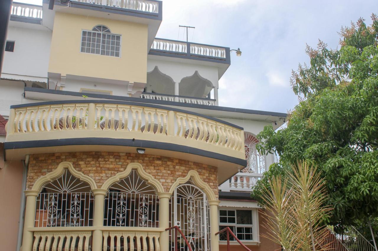 Van Villa Guesthouse نيغريل المظهر الخارجي الصورة