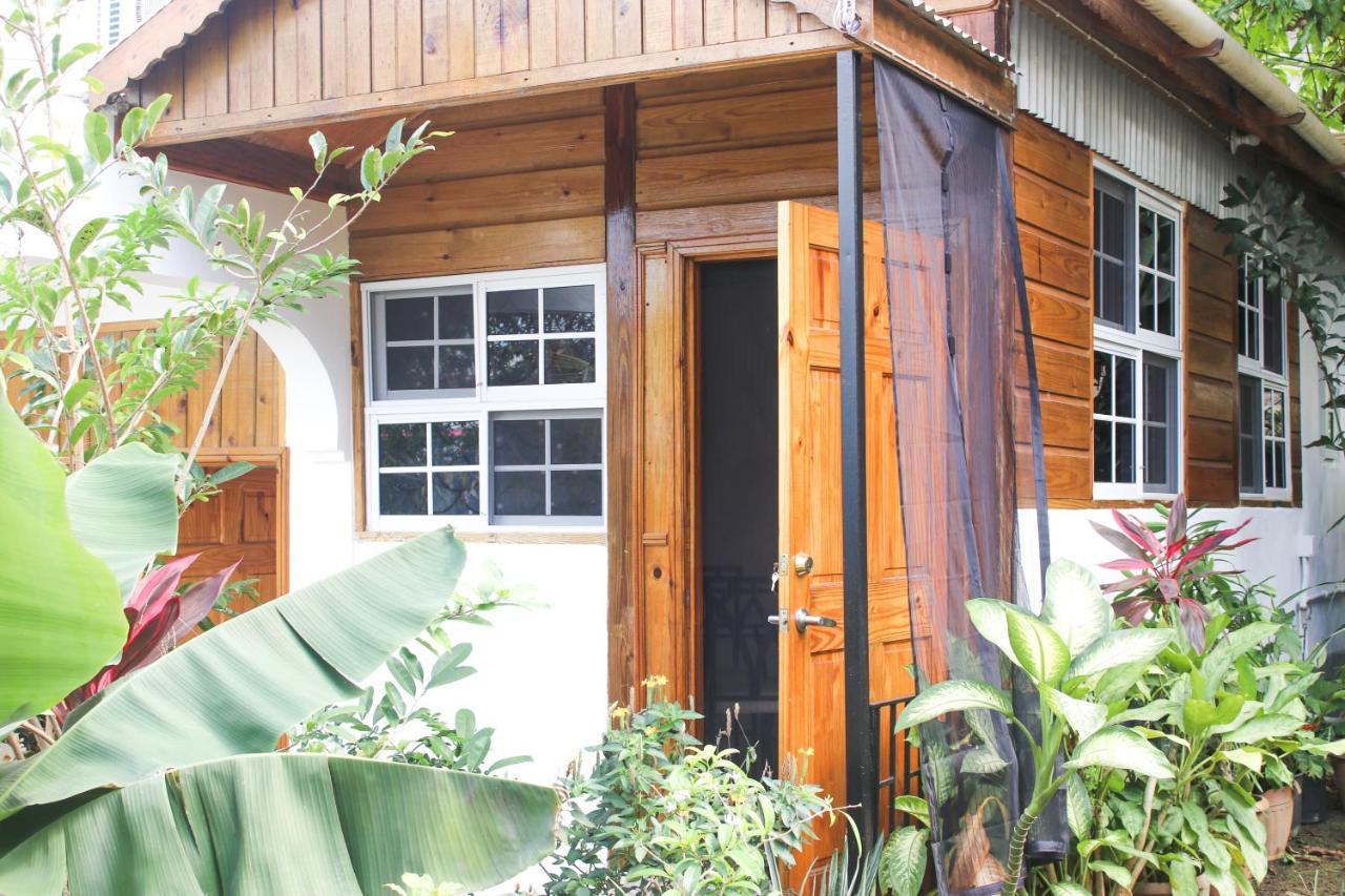 Van Villa Guesthouse نيغريل المظهر الخارجي الصورة